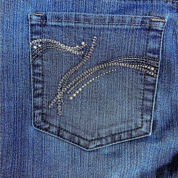 Gloria Vanderbilt Amanda Jean Mid Rise Straight Leg Med Wsh Inseam 28 Short Sz 6 - Picture 9 of 16